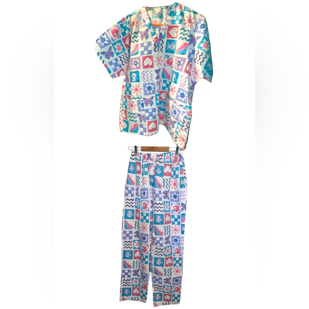 Women’s scrub set matching pants and shirt.